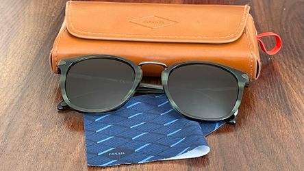 Fossil unisex Green/Gun Metal sunglasses with case. New