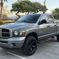 DODGE RAM 1500 HEMI SLT SPORT 4X4