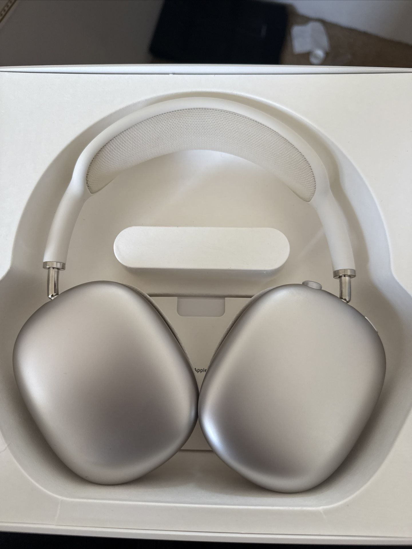 Used AirPod Max 2 Starlight