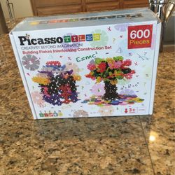 Picasso Tiles Interlocking Construction Set 600 Pieces