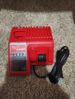 Milwaukee Charger Cargador