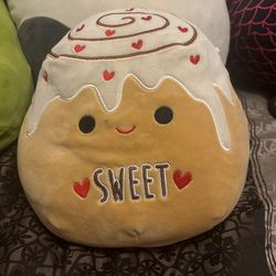 Cinnamon Roll Valentines Day Squishmallow 