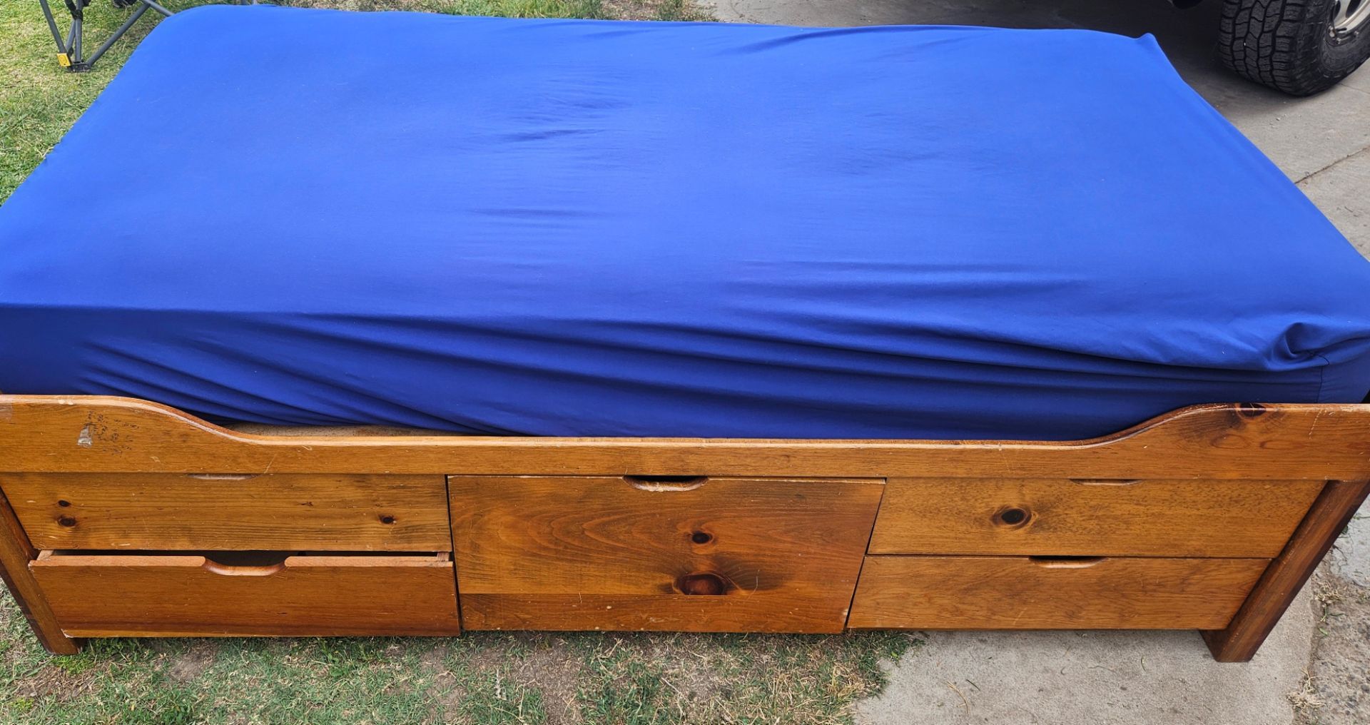 Twin bed