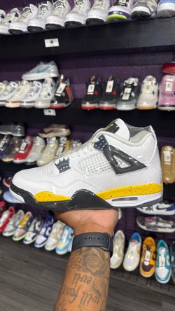 Air Jordan Retro 4 “ Tour Yellow”