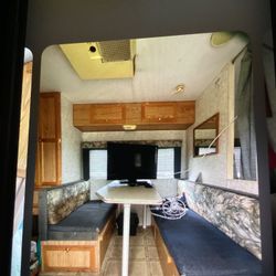 Vendo.mi Trailer.  Muy Buena  $5500. Todo Le Trobaja. Tiene Estufa. Micro.