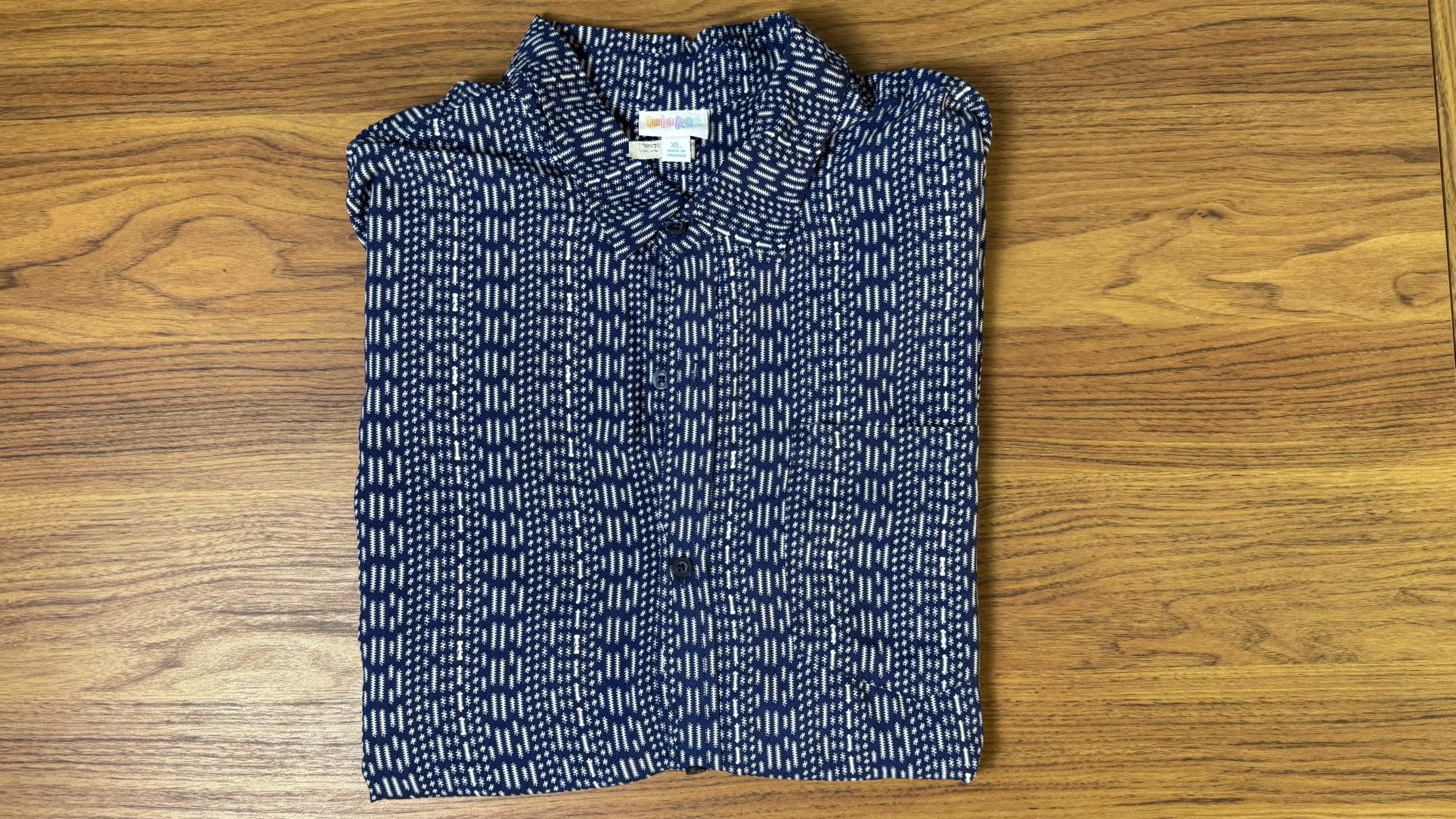 LuLaRoe Button-Up Shirt XL Blue White Abstract Print 100% Rayon Made in Vietnam