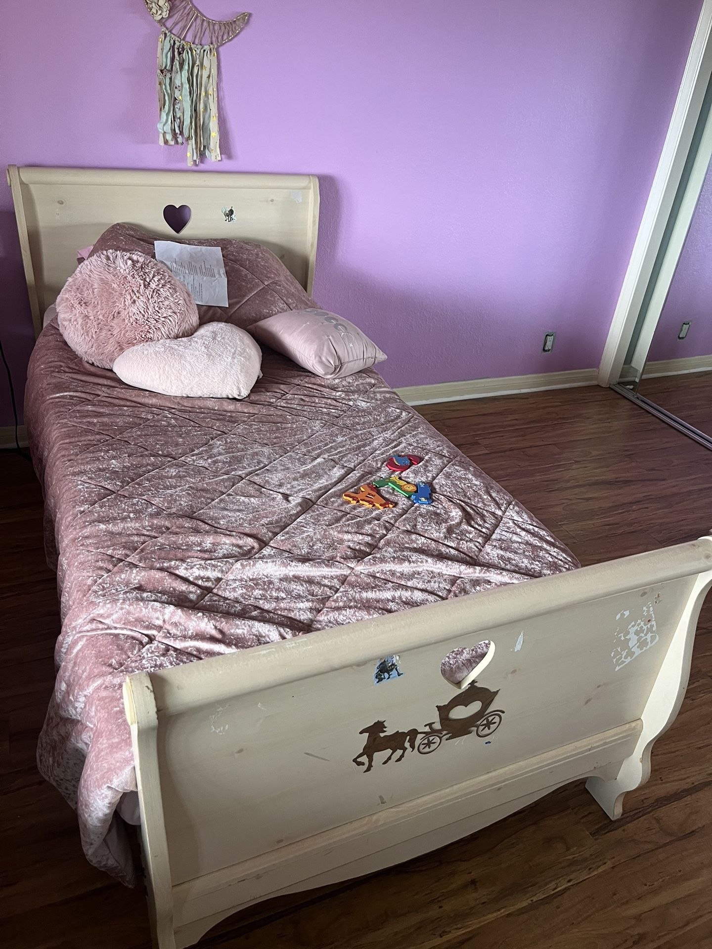 Free - Kids Pink Bedroom Set - Free
