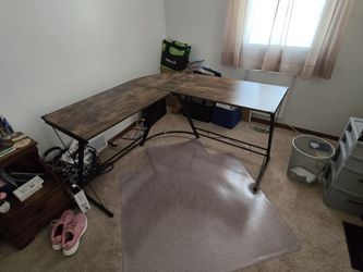 Computer corner desk