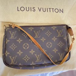 LV Pouch 💯 Authentic 