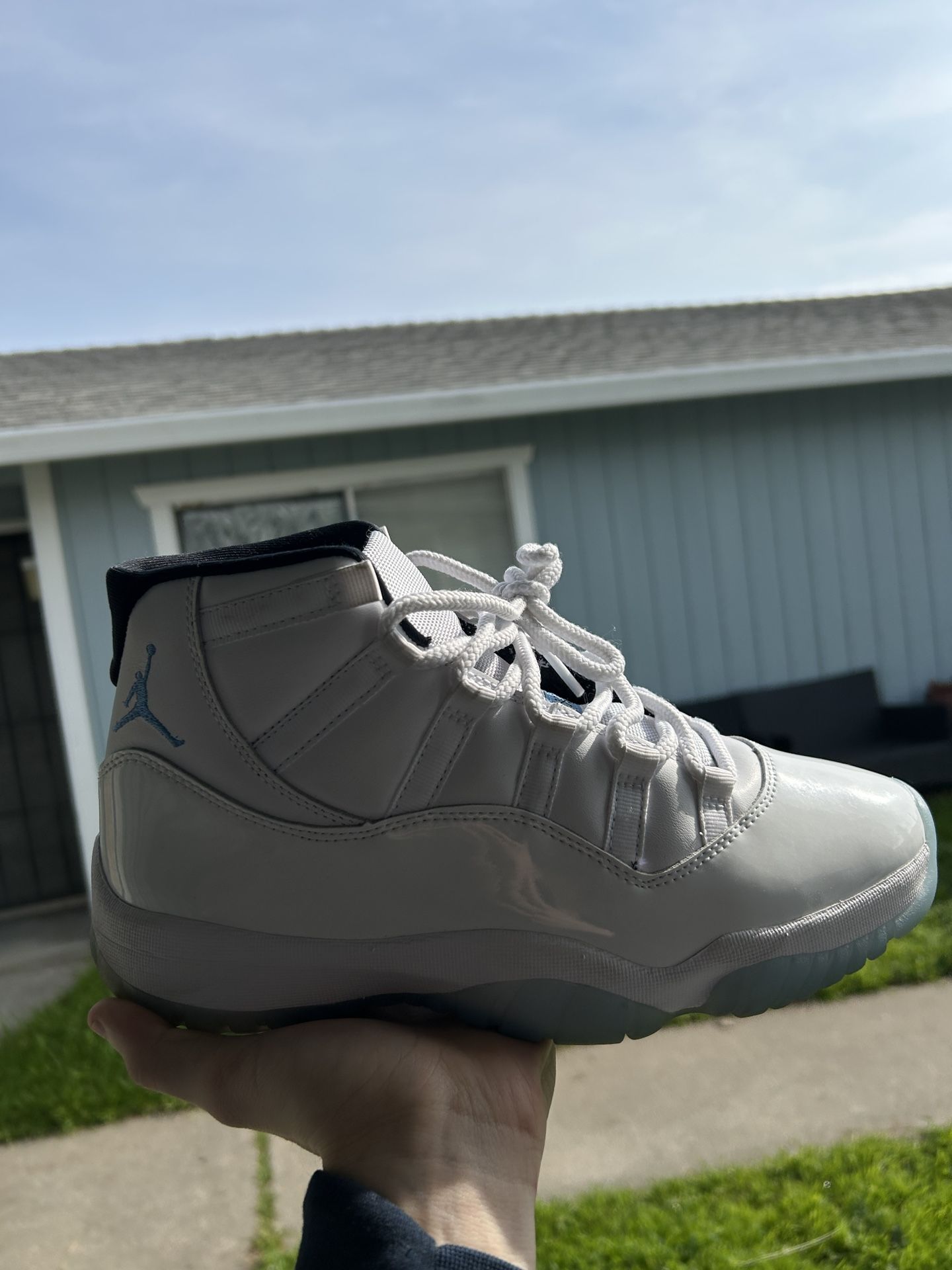Jordan 11 Legend Blue