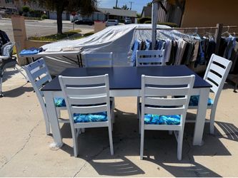 Dining room table with 6 chairs