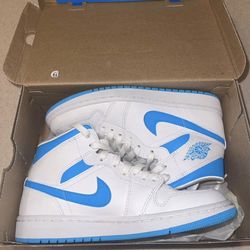 Jordan 1 Mid UNC (Women’s)
