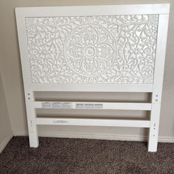 Twin head board like new