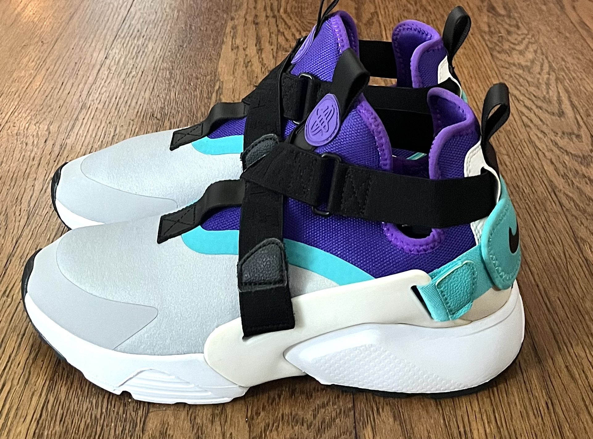 WOMENS NIKE AIR HUARACHE SHOES
