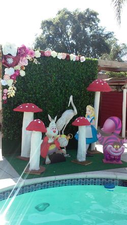 ALICE IN WONDERLAND...PROPS & GREENERY BACKDROP!