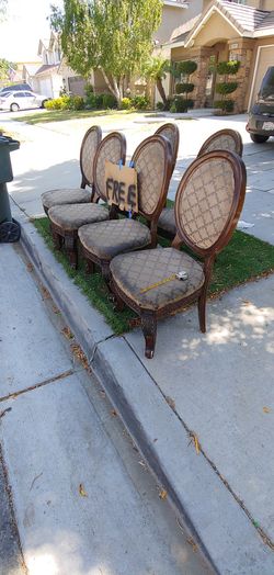 Dining chairs free