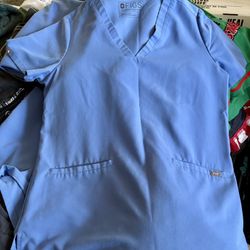 (5) Women’s FIGS Scrubs Set (Top/bottom)