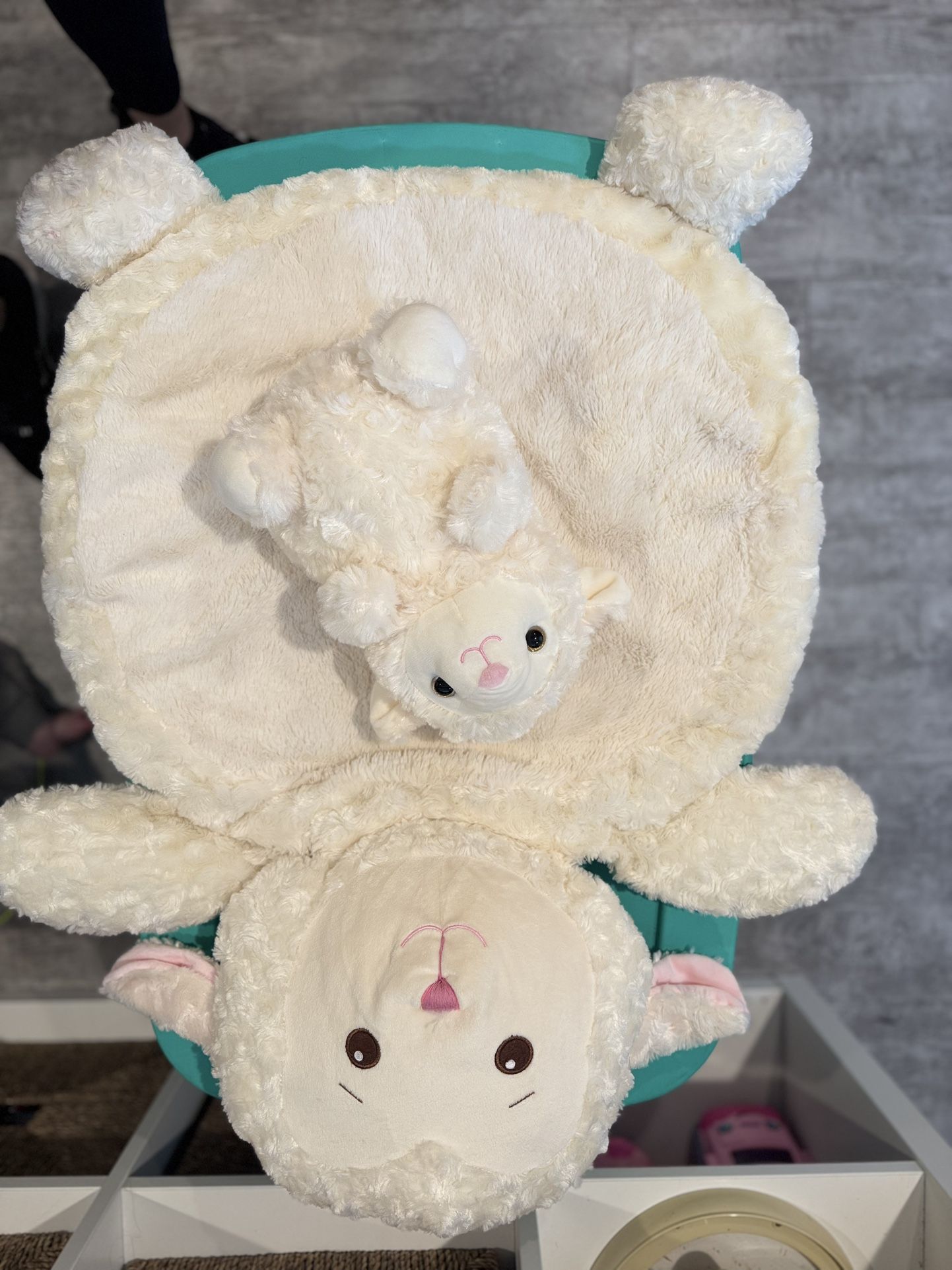 Nursery Decor And Comfort