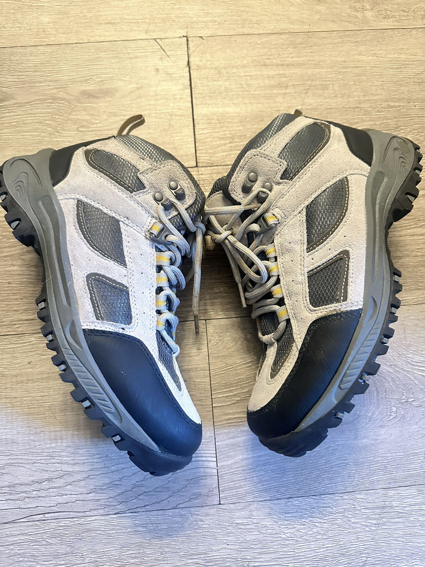 Denali Hiking Boots Women's size 9 Leather and Manmade Materials