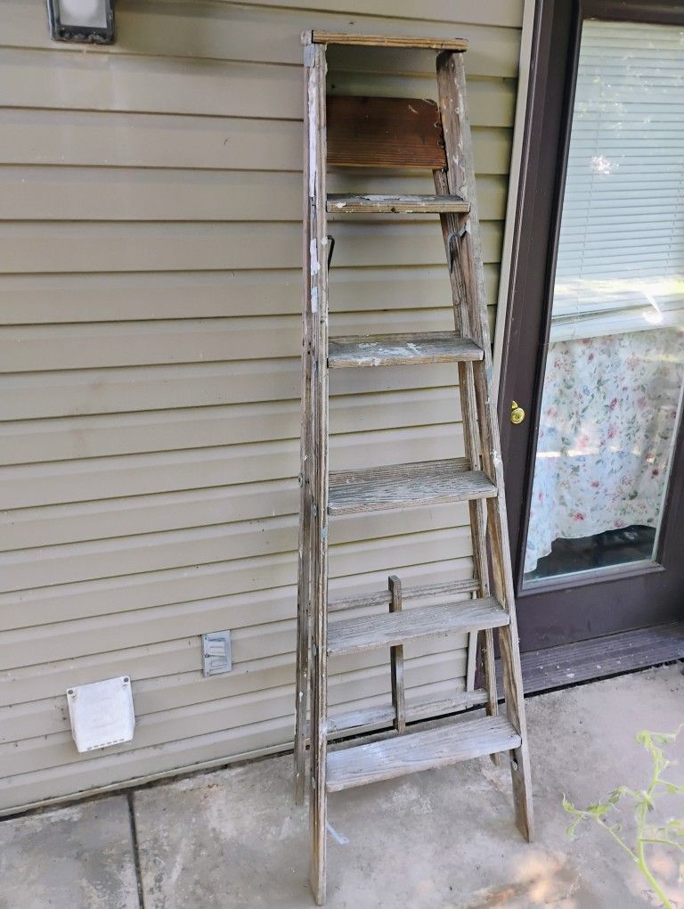 8 Foot Wooden Ladder