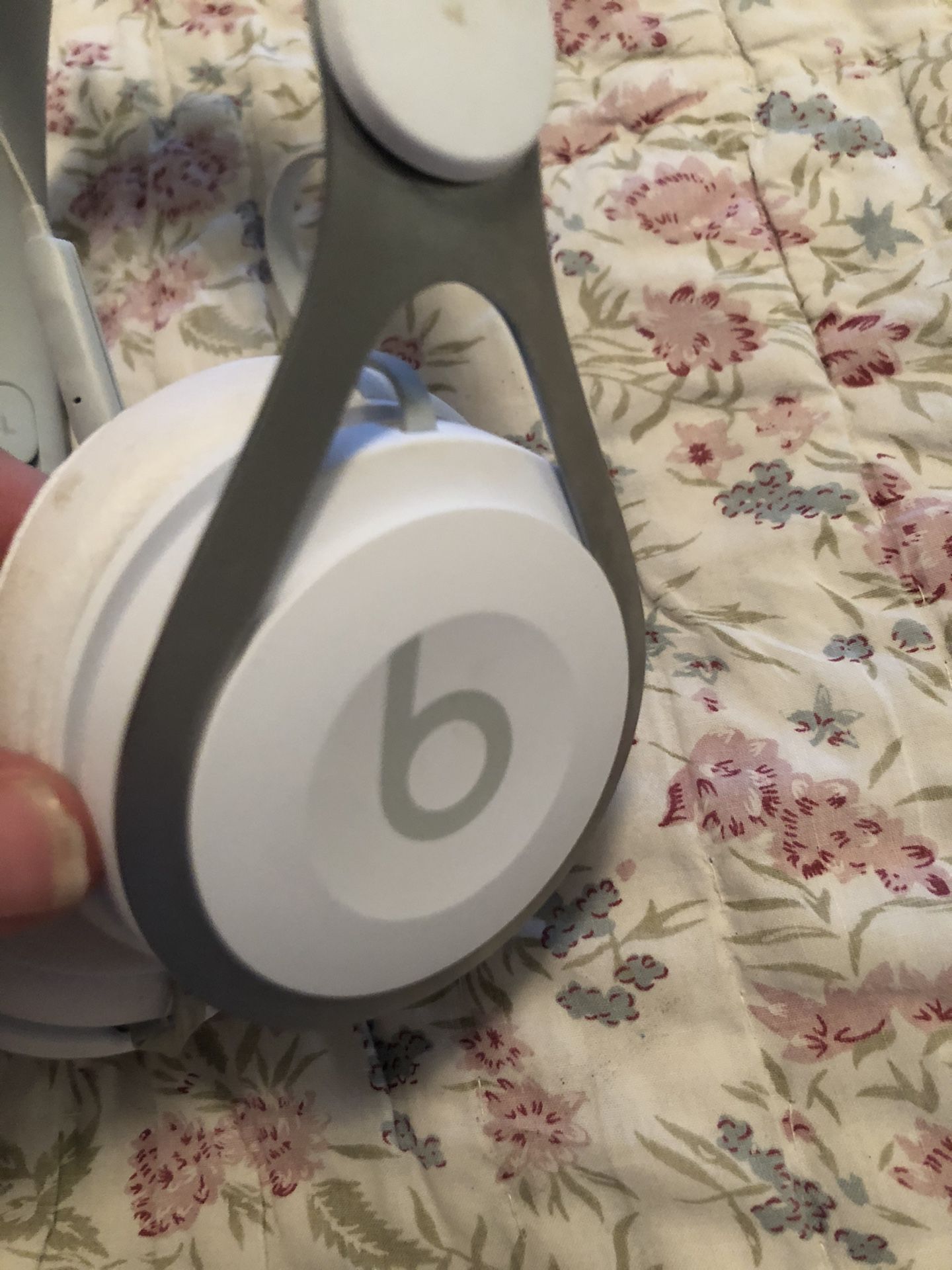 Beats by dr dre white & silver headphones