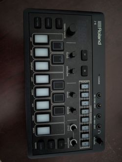 Roland J-6