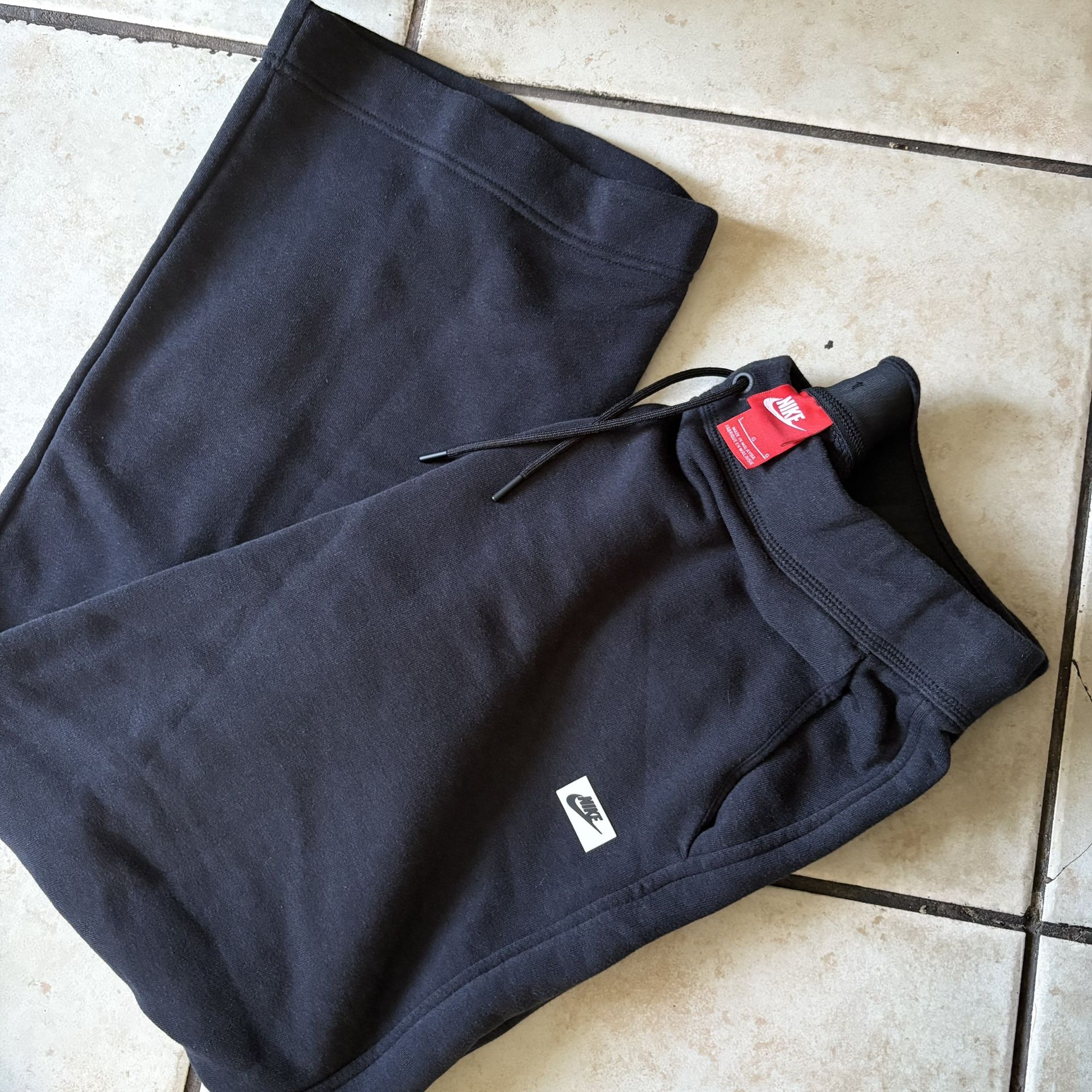 Nike Sportswear Men’s Black Wide Leg Fleece Pants Size L Logo Patch