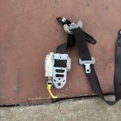 LEFT SEAT BELT FOR 2009-2016 TOYOTA VENZA OEM.