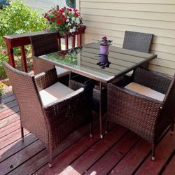 NEW! AVIS 5 PIECE DINING SET

