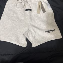 Light gray essential shorts