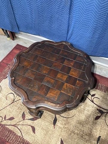ANTIQUE COFFEE TABLE (DELIVERY AVAILABLE)