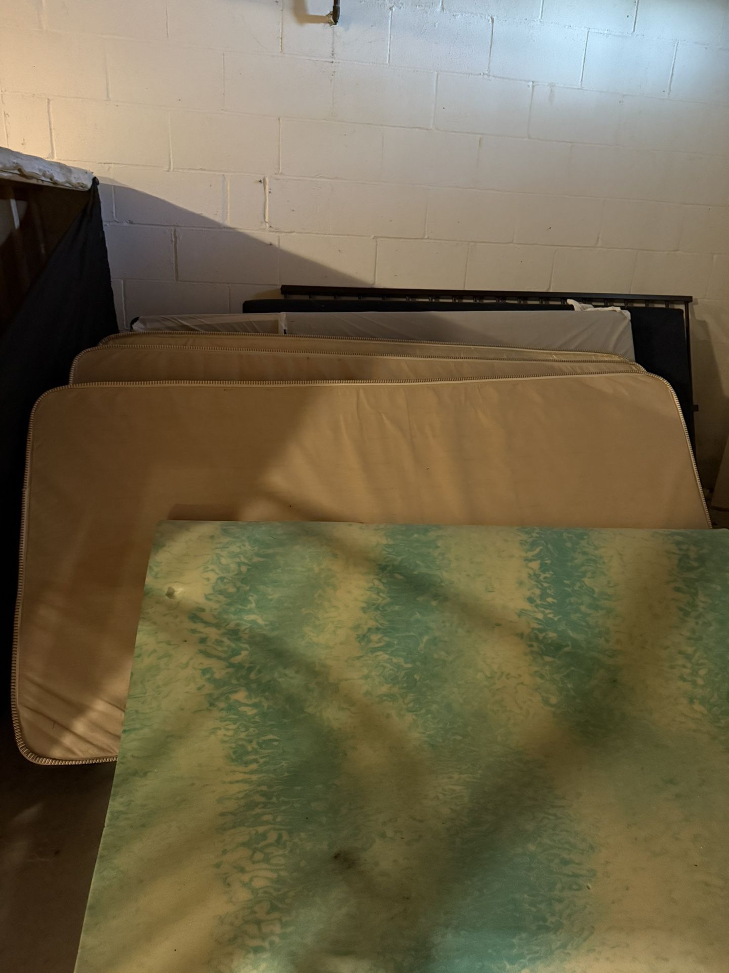 FREE Box Spring(full) Mattresses (Twin)