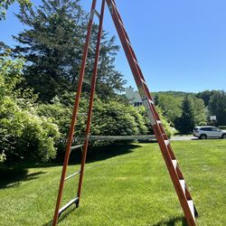 Preowned Husky 12’ Fiberglass Ladder