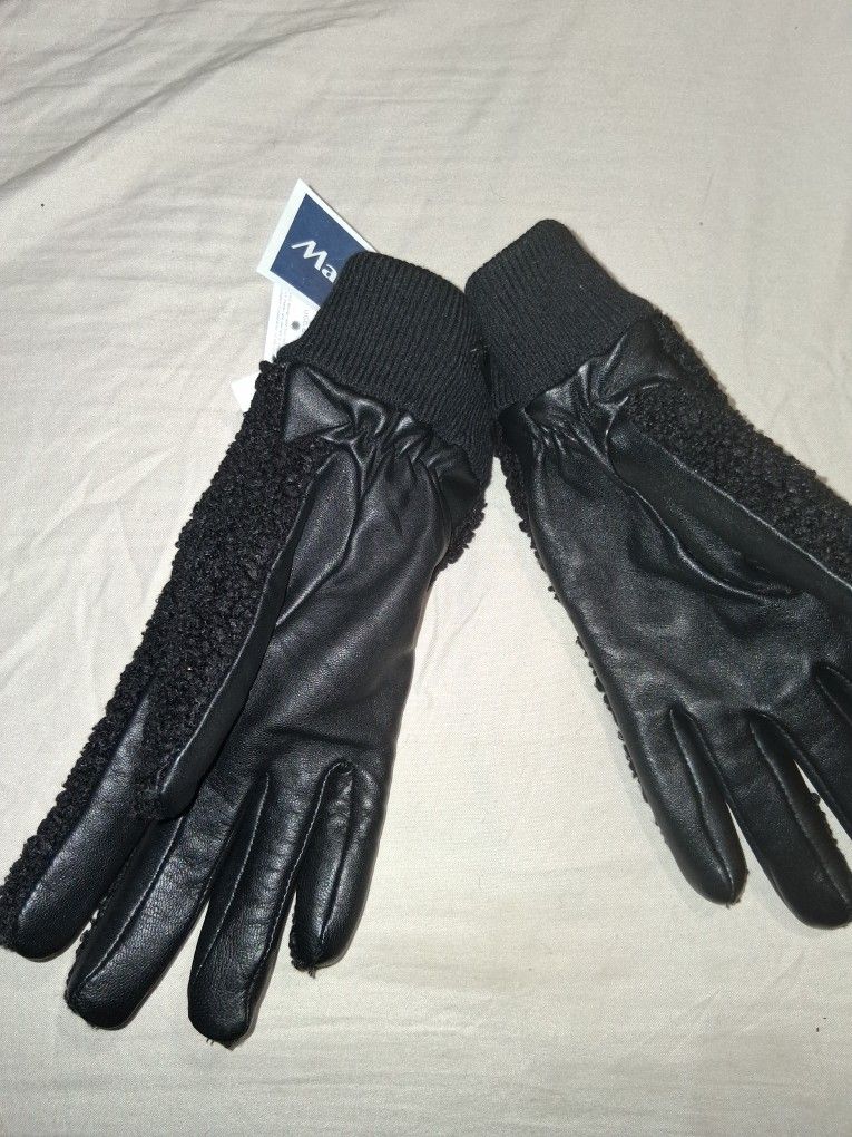 BRAND NEW UGG GLOVES HALF PRICE 