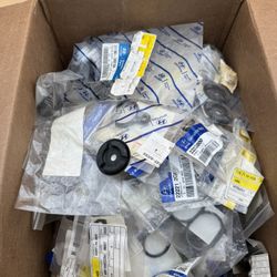lot of 100 Hyundai OEM PARTS autoparts seal spring-valve gasket pad kits
