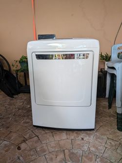 LG washer and Dryer set - DLE1101W and WT1101CW.