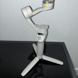 DJI Osmo Mobile SE, 3-Axis Phone Gimbal for iPhone, Android, Built-in Tripod