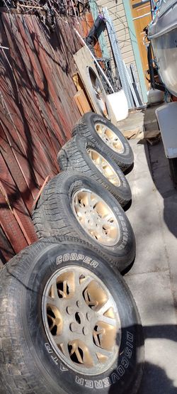 265 70 R 16.   Cooper SUV  Tires n Alloy rims