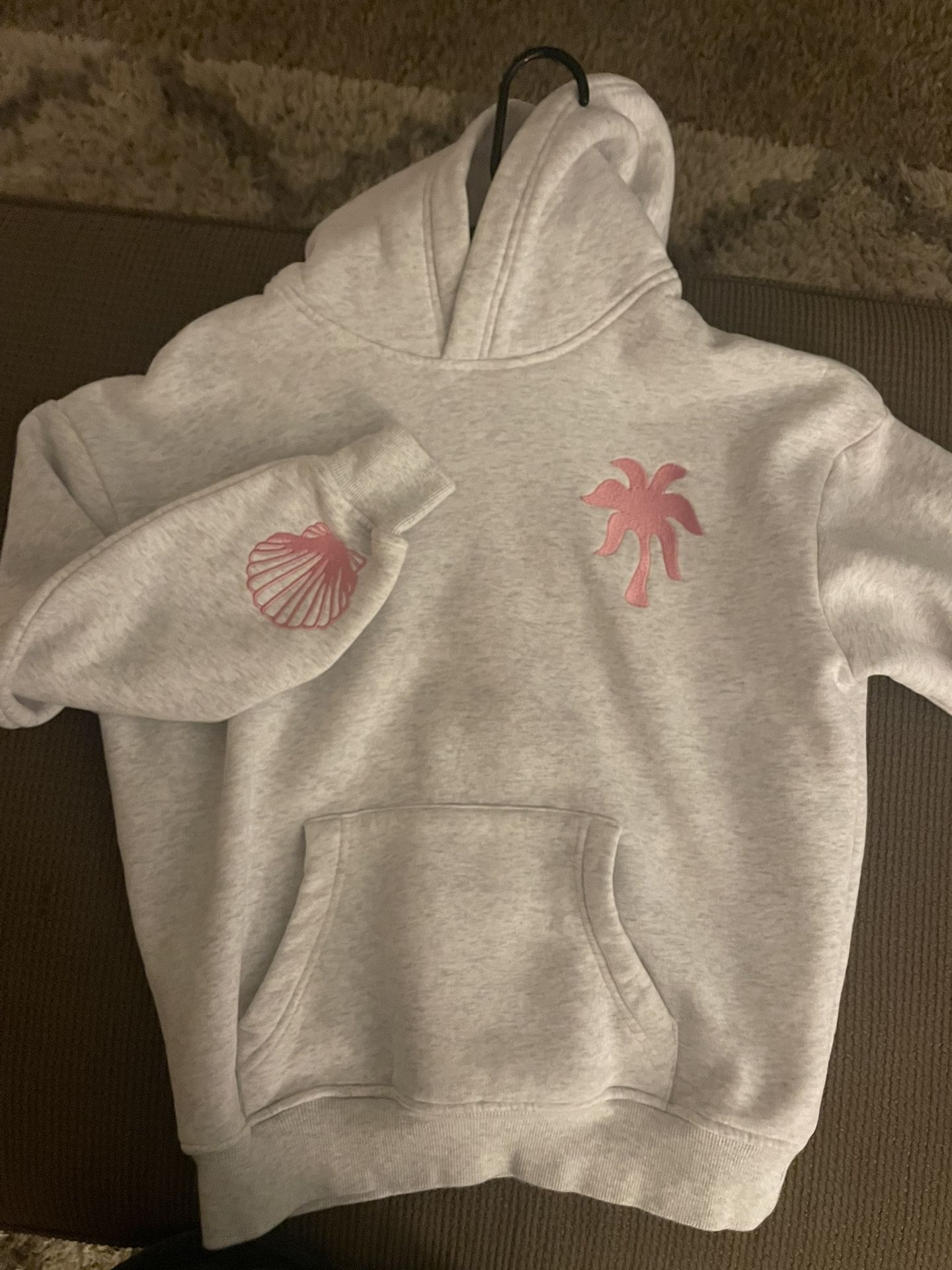 Grey hibiscus Pink Palm Puff