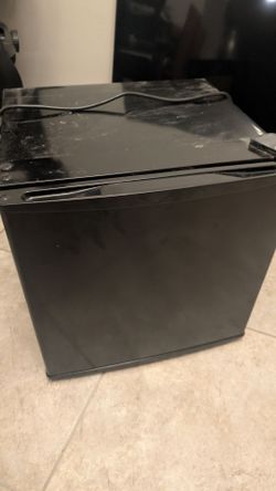 Black Compact Mini Fridge
