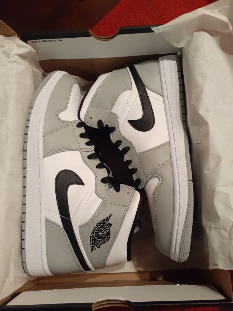 Jordan 1 Mid Light Smoke Grey - Size 10