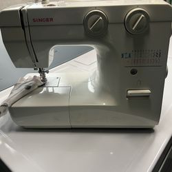 Singer Sewing Machine 