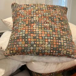 Living Spaces Storage Ottoman And 2 Pillows