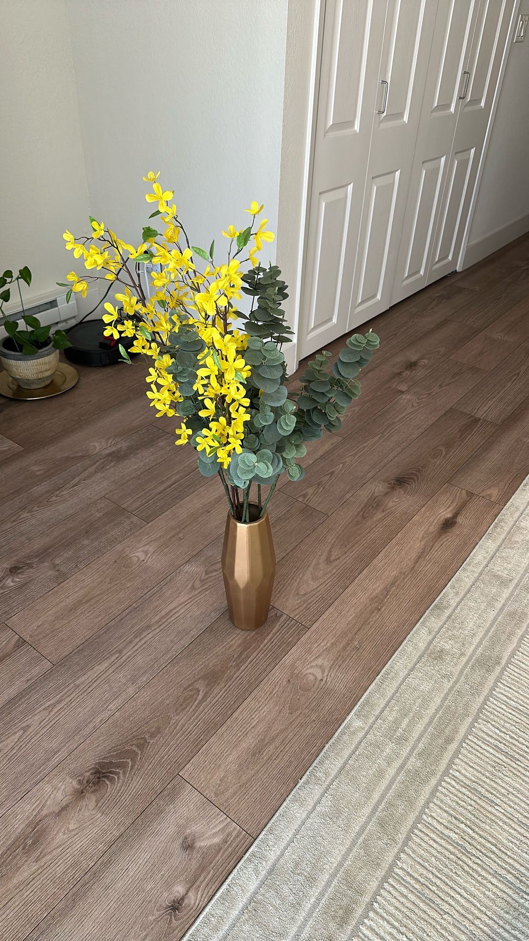 Vase with faux Flowers