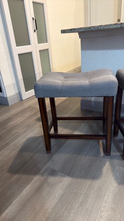4 Bar stools