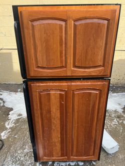 Whirlpool top freezer refrigerator ,custom panel front  icemaker -free delivery