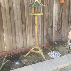 Standing Bird Feeder