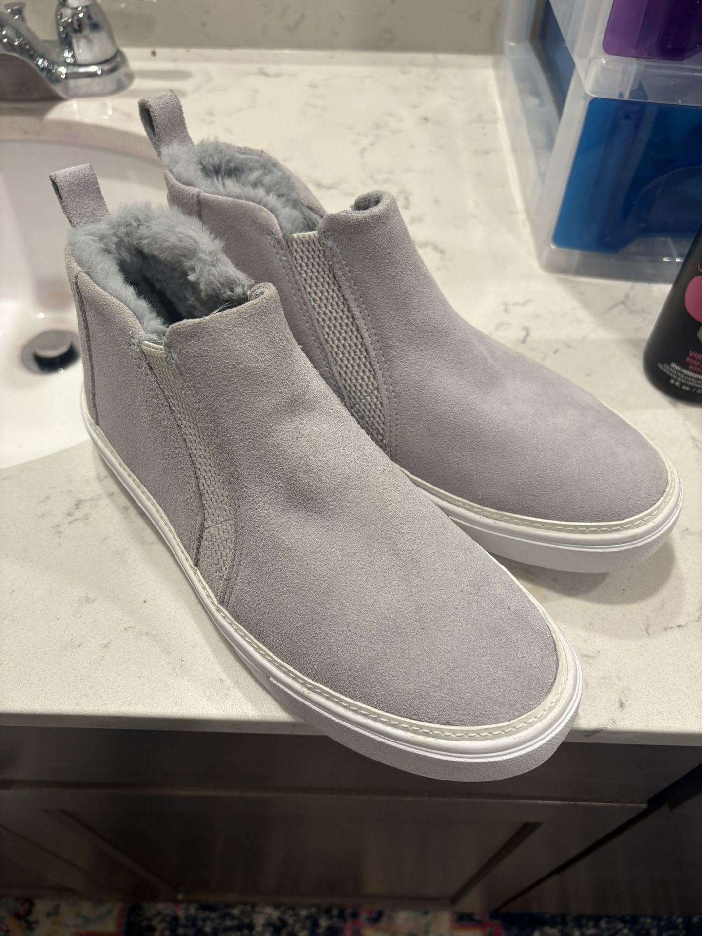 Grey suede TOMS Size 7