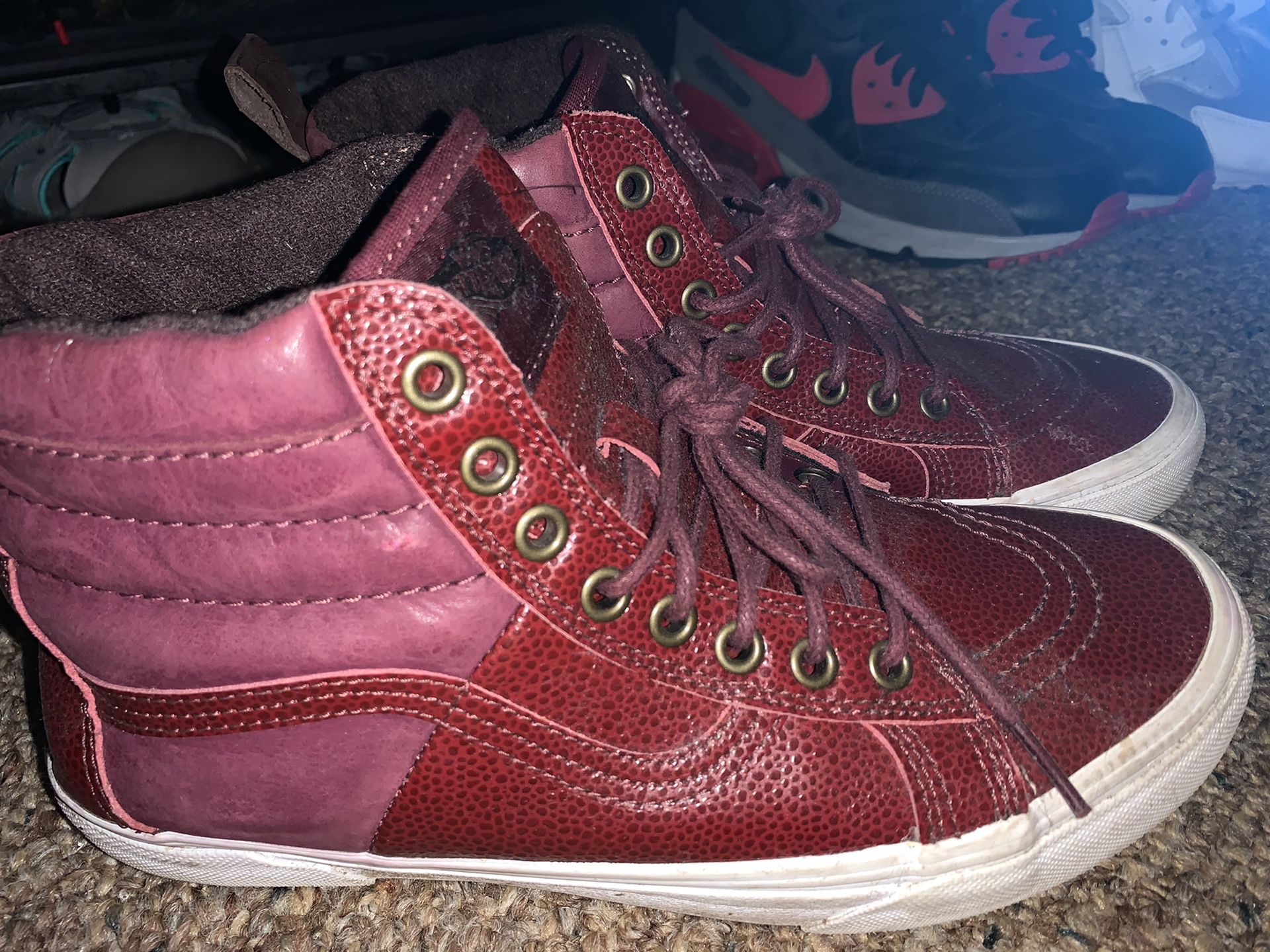 Vans off the wall Maroon Mens size 7.5 Women 9