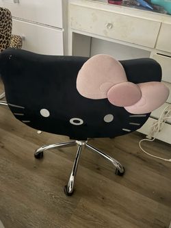 Hello Kitty Vanity Chair Impression